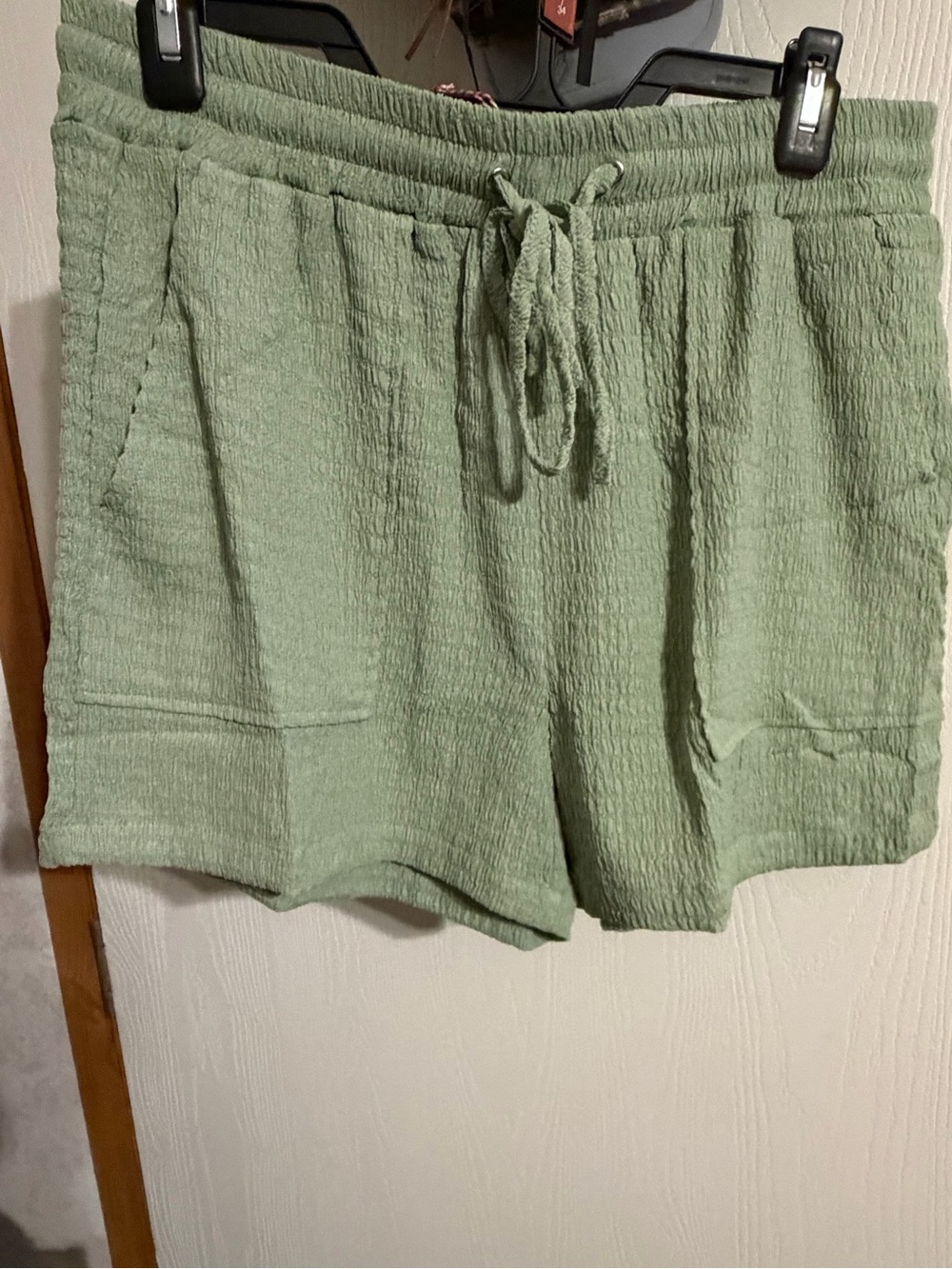 NWT Umgee Sage Green Textured Drawstring Shorts Size Large Style A6957